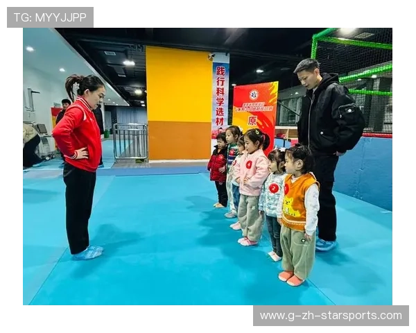 体操选手参与公益体质测评志愿服务，体操资格赛项目